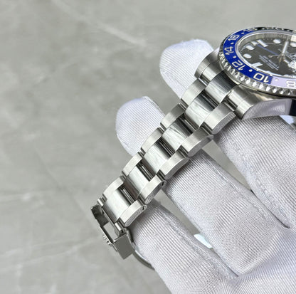 Rolex GMT-Master II Batman bracelet close-up showing polished centre links and blue bezel edge.