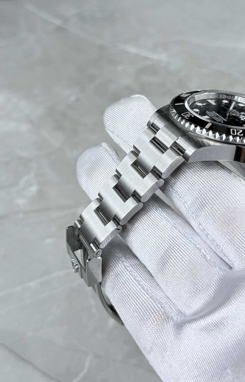 2026 Rolex Submariner No Date 124060 - Image 4
