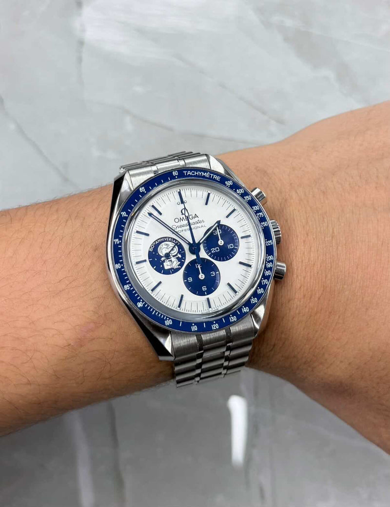 2024 Omega Speedmaster Snoopy Steel 310.32.42.50.02.001 - Image 3
