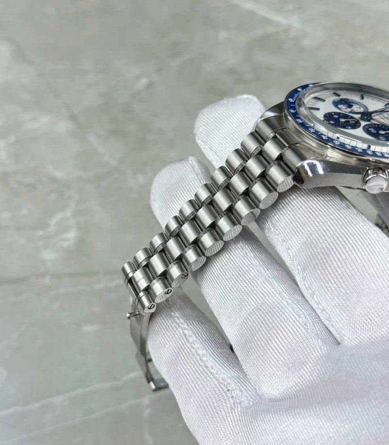 2024 Omega Speedmaster Snoopy Steel 310.32.42.50.02.001 - Image 4