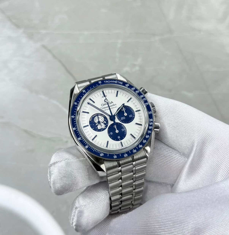 2024 Omega Speedmaster Snoopy Steel 310.32.42.50.02.001 - Image 2